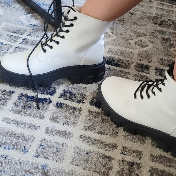Just In White Ariana combat boot - Picture 4 of 4